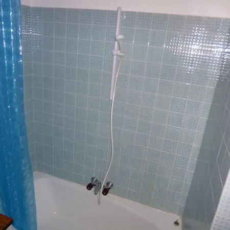 Aux Pieds Avec Parking - Fr-1-514-33 쿠쉐벨