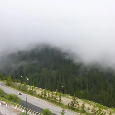 Aux Pieds Avec Parking - Fr-1-514-33